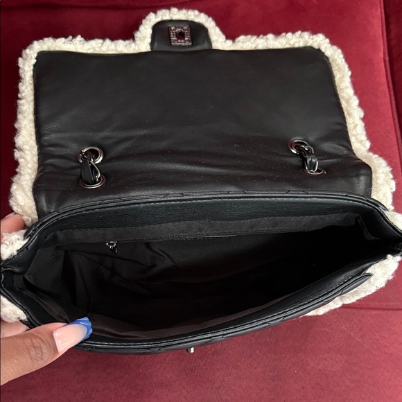 Black Quilted Shoulder Bag with Cream Trim - Picture 3 of 6